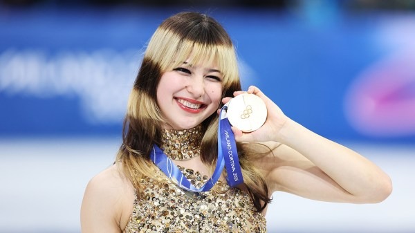 "Mỹ nữ trượt băng" 21 tuổi khiến 7 triệu người xao xuyến: Thần th&aacute;i g&acirc;y b&atilde;o to&agrave;n cầu, gu thời trang đỉnh th&ocirc;i nh&eacute;- Ảnh 1.