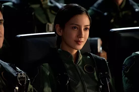 Showbiz c&oacute; duy nhất 1 mỹ nh&acirc;n diễn dở đến mức bị bạn diễn cạch mặt, quản l&yacute; mắng giữa đường cũng kh&ocirc;ng d&aacute;m c&atilde;i- Ảnh 2.