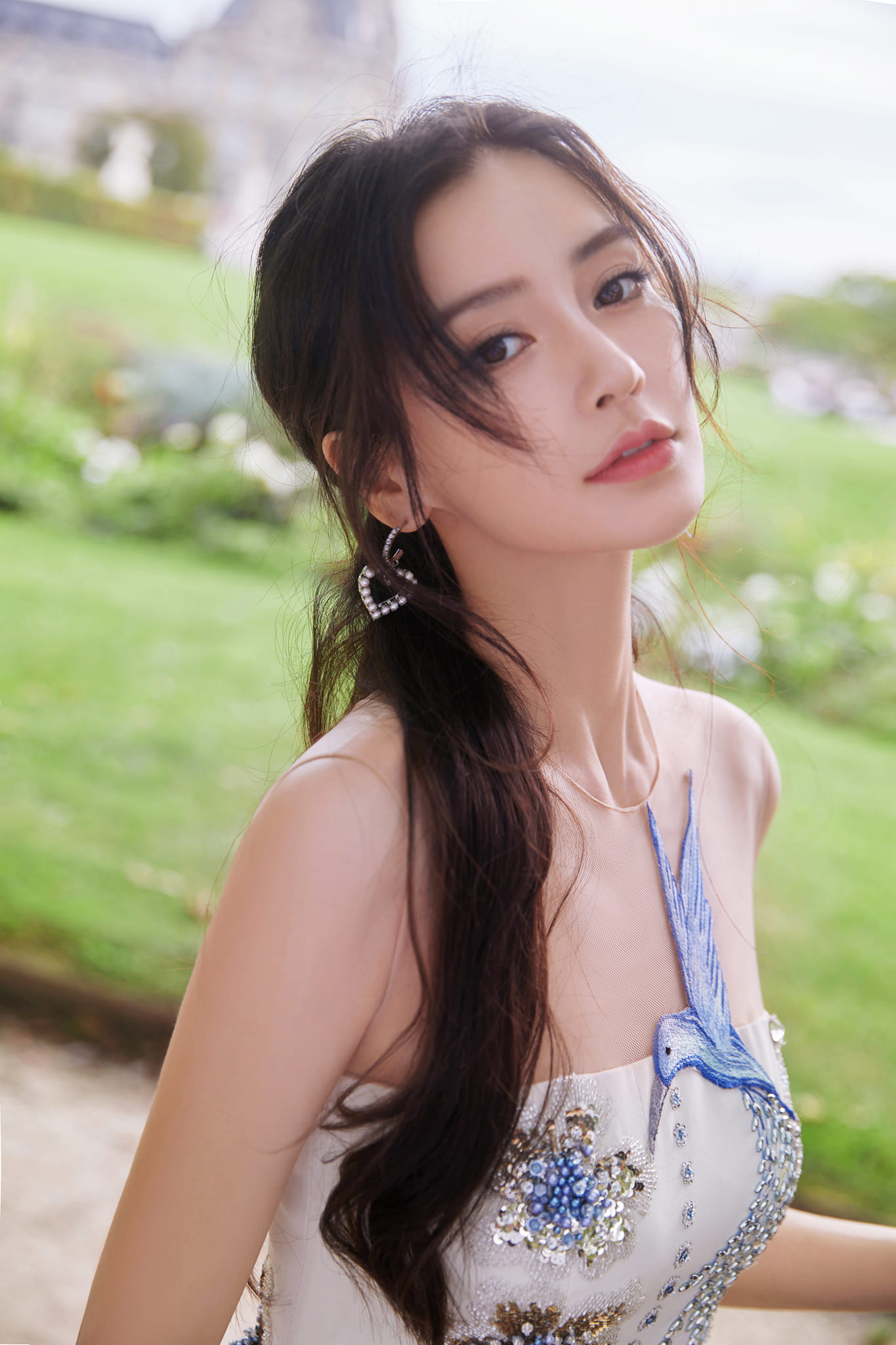 Angelababy hẹn h&ograve; &ldquo;hồng h&agrave;i nhi&rdquo;, quyết hơn thua với Huỳnh Hiểu Minh ư?- Ảnh 1.