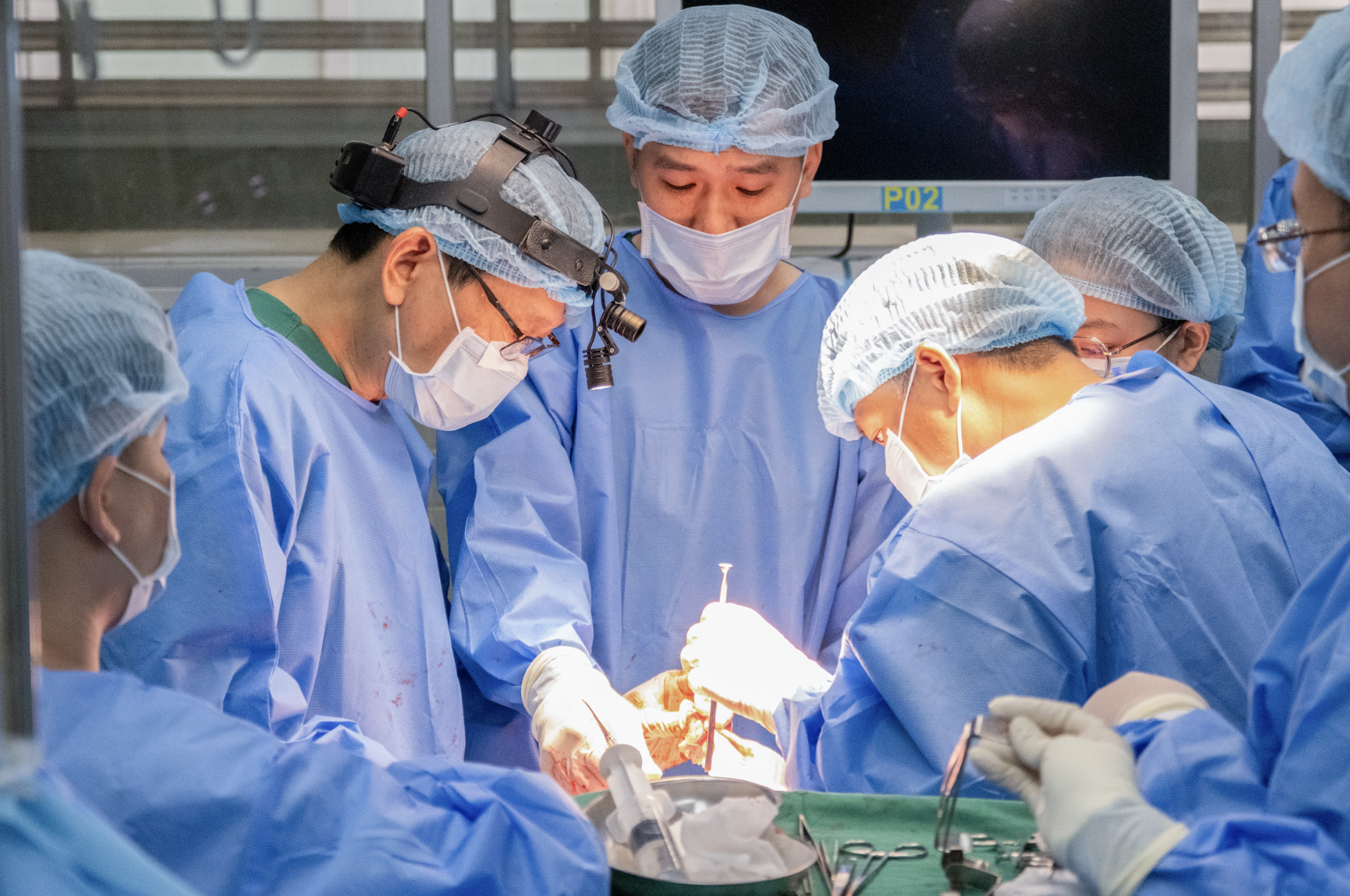 Ca mổ &ldquo;chưa từng c&oacute; tiền lệ&rdquo; ở Bệnh viện Chợ Rẫy- Ảnh 2.