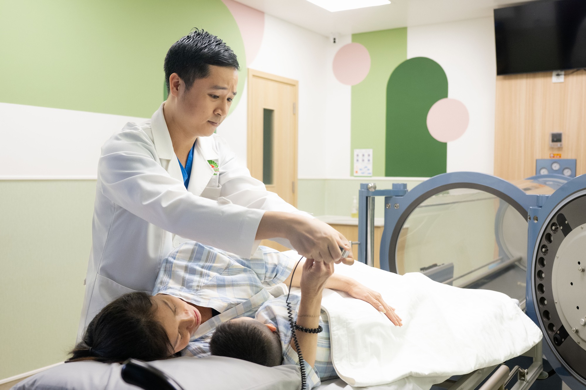 B&eacute; trai 3 tuổi từng bị ti&ecirc;n lượng chết n&atilde;o, sống đời thực vật sau đuối nước: Khoảnh khắc gọi 