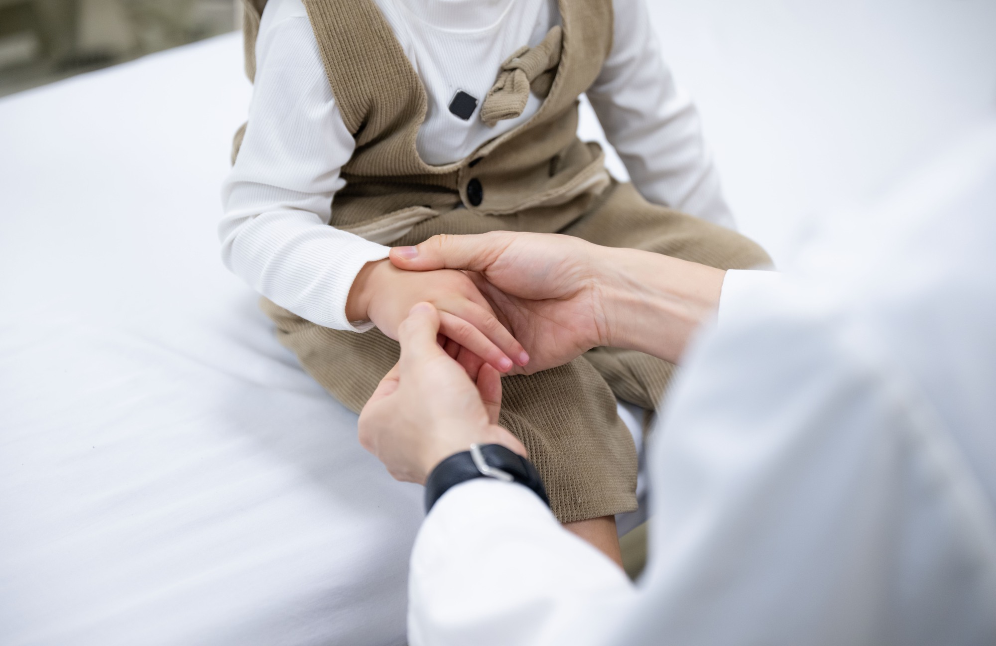 B&eacute; trai 3 tuổi từng bị ti&ecirc;n lượng chết n&atilde;o, sống đời thực vật sau đuối nước: Khoảnh khắc gọi 