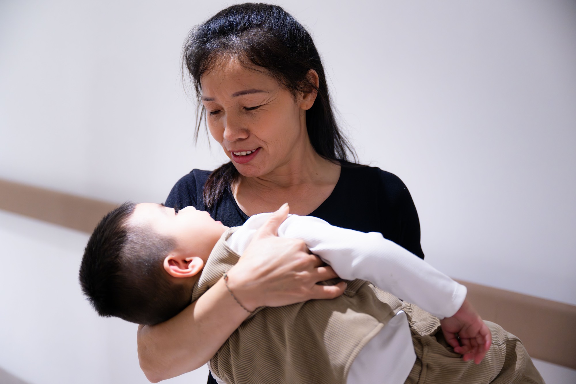 B&eacute; trai 3 tuổi từng bị ti&ecirc;n lượng chết n&atilde;o, sống đời thực vật sau đuối nước: Khoảnh khắc gọi 