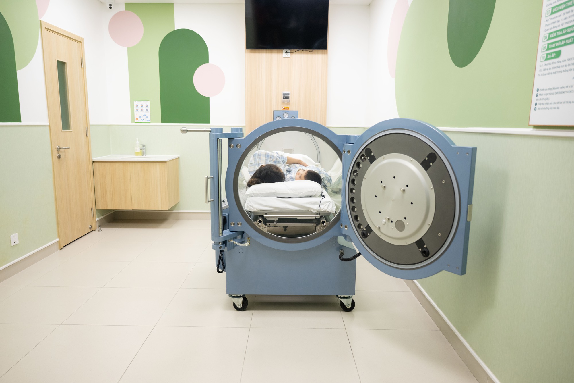 B&eacute; trai 3 tuổi từng bị ti&ecirc;n lượng chết n&atilde;o, sống đời thực vật sau đuối nước: Khoảnh khắc gọi 