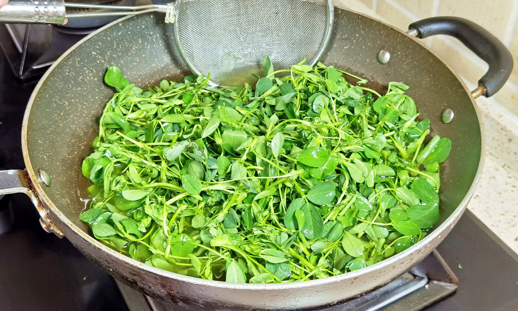 V&agrave;o m&ugrave;a xu&acirc;n, h&atilde;y nấu 2 m&oacute;n ăn từ loại rau tươi mềm lại gi&uacute;p thanh nhiệt, kh&aacute;ng khuẩn, bổ gan v&agrave; bảo vệ mắt- Ảnh 12.