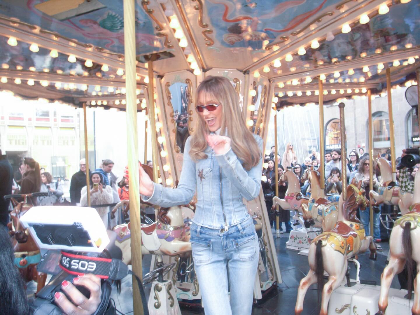 3 triệu người hoang mang với th&acirc;n h&igrave;nh mỏng d&iacute;nh của Bella Hadid- Ảnh 4.