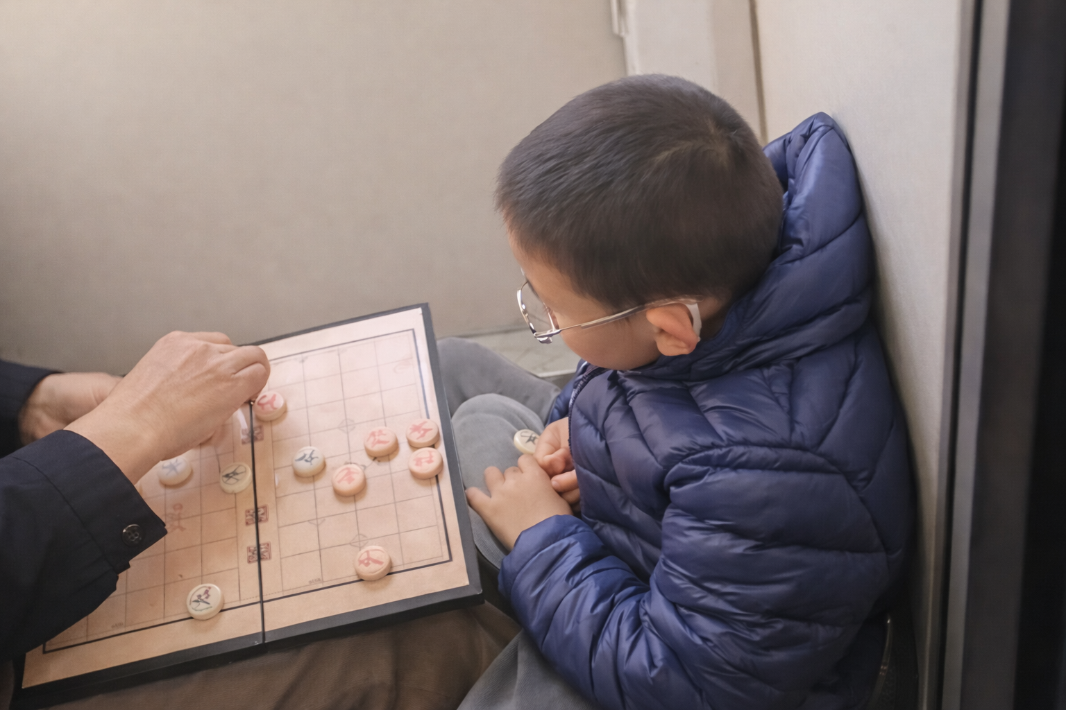 Một đoạn video "nuôi con đẳng cấp" trên tàu cao tốc bị 92.000 người chế giễu- Ảnh 2. Một đoạn video "nuôi con đẳng cấp" trên tàu cao tốc bị 92.000 người chế giễu- Ảnh 2.