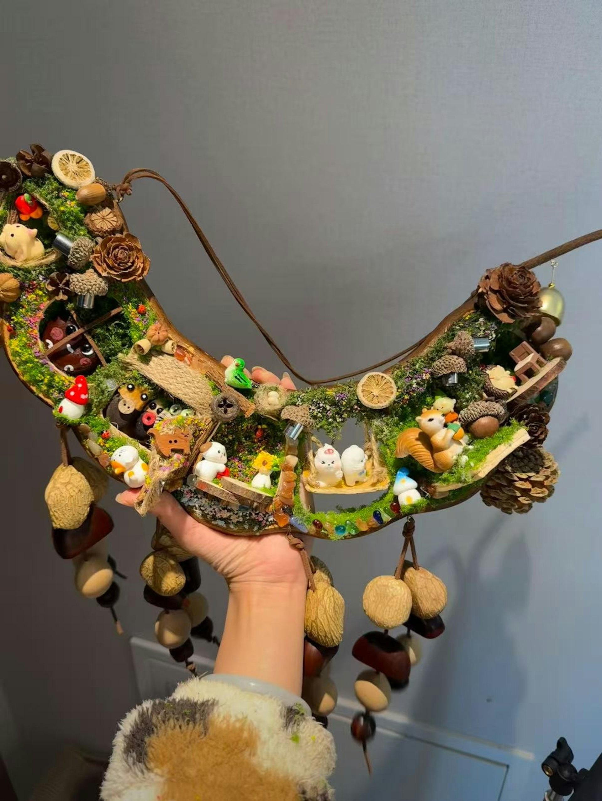 Cô gái thản nhiên quấn "con rắn" khổng lồ quanh người lên máy bay, hành khách xôn xao khi biết đó là gì- Ảnh 6. Cô gái thản nhiên quấn