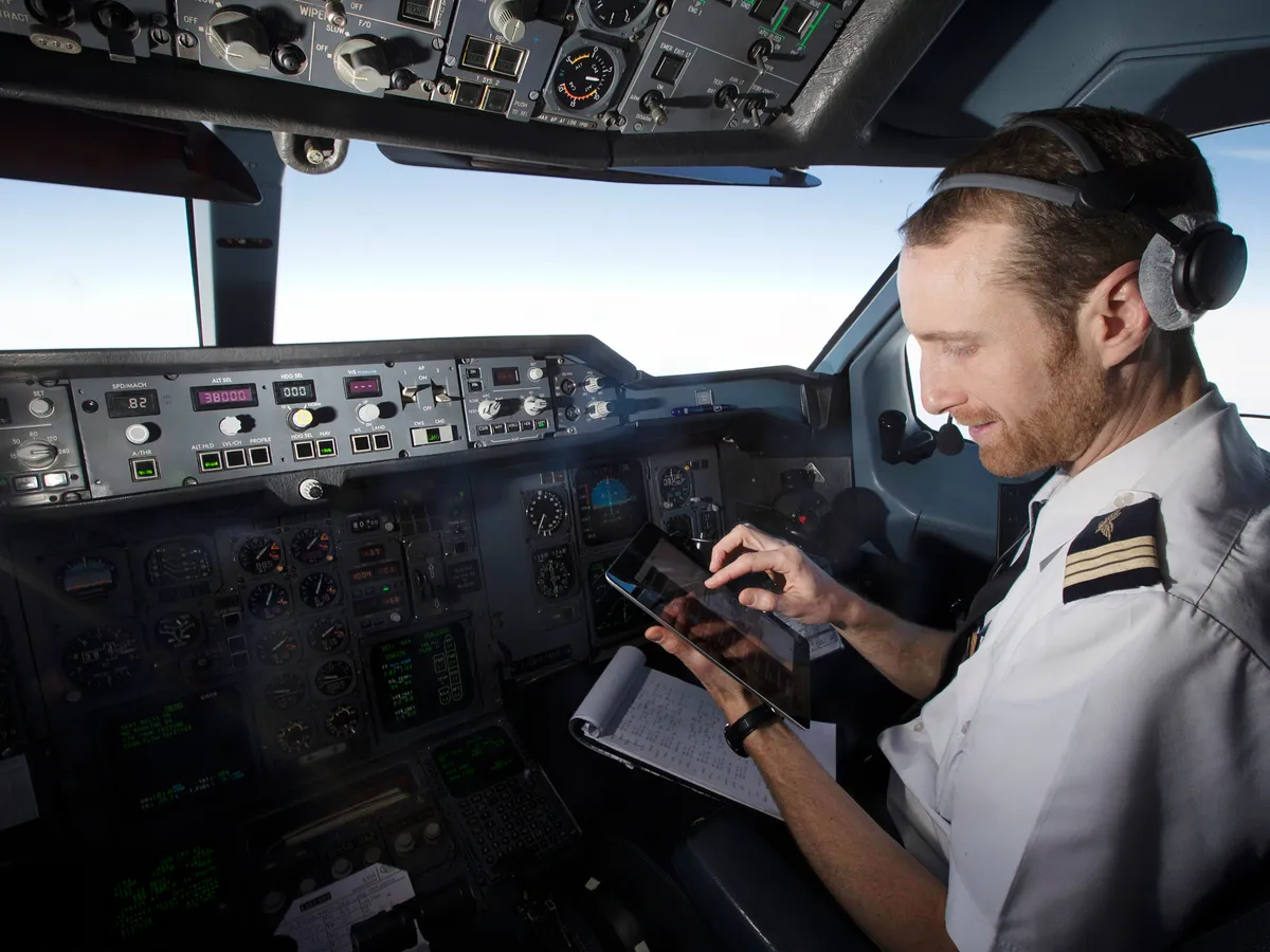 L&ecirc;n m&aacute;y bay phải bật chế độ m&aacute;y bay? Cư d&acirc;n Threads b&igrave;nh luận s&ocirc;i nổi, c&oacute; phi c&ocirc;ng khẳng định "t&ocirc;i chẳng bao giờ bật"- Ảnh 5.