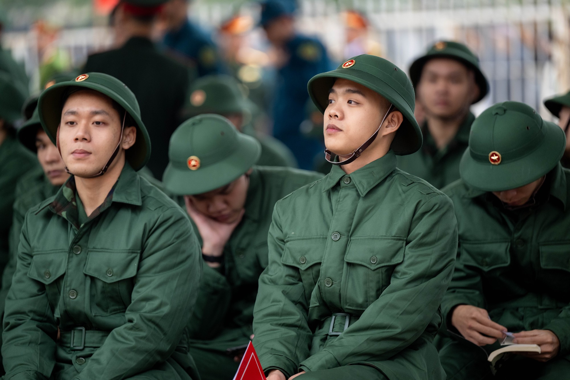 Những khoảnh khắc x&uacute;c động trong ng&agrave;y hội t&ograve;ng qu&acirc;n: L&aacute; thư tay của mẹ v&agrave; những c&aacute;i &ocirc;m siết chặt tiếp th&ecirc;m sức mạnh cho h&agrave;ng ngh&igrave;n t&acirc;n binh- Ảnh 21.