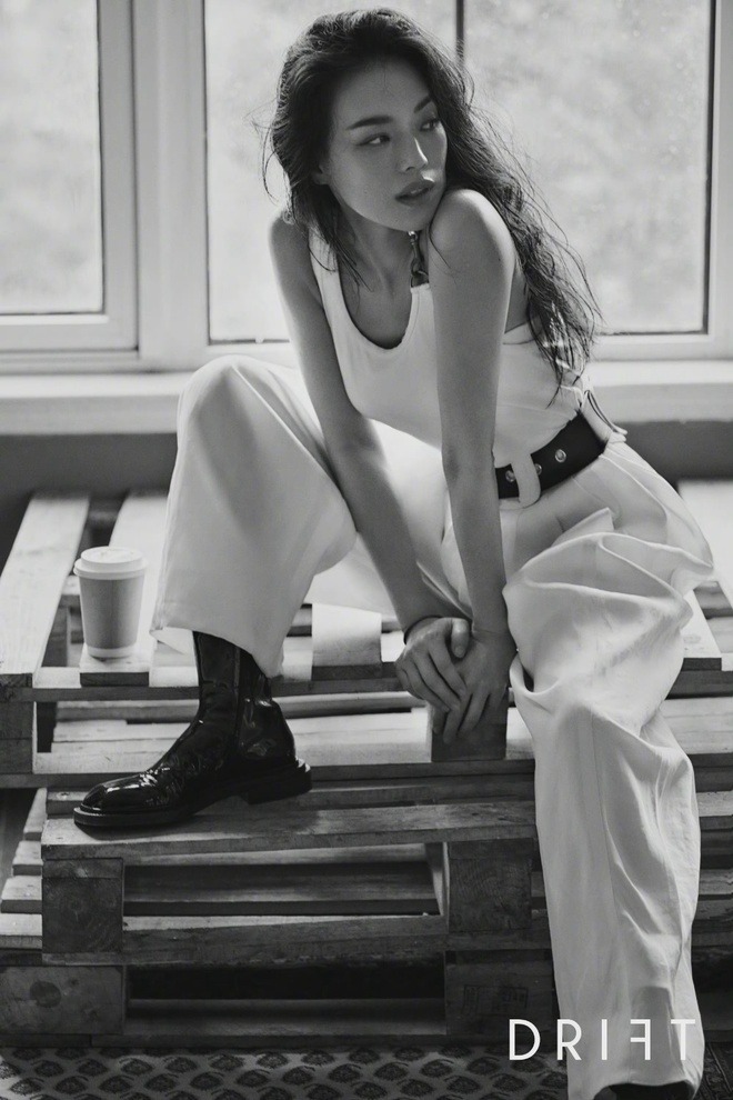 Ngoại lệ của 1,4 tỷ d&acirc;n Trung: Nữ thần đẹp "bất khả chiến bại", ngũ quan đ&uacute;c từ v&agrave;ng, U50 m&agrave; visual vẫn s&aacute;ng ch&oacute;i như kim cương- Ảnh 13.