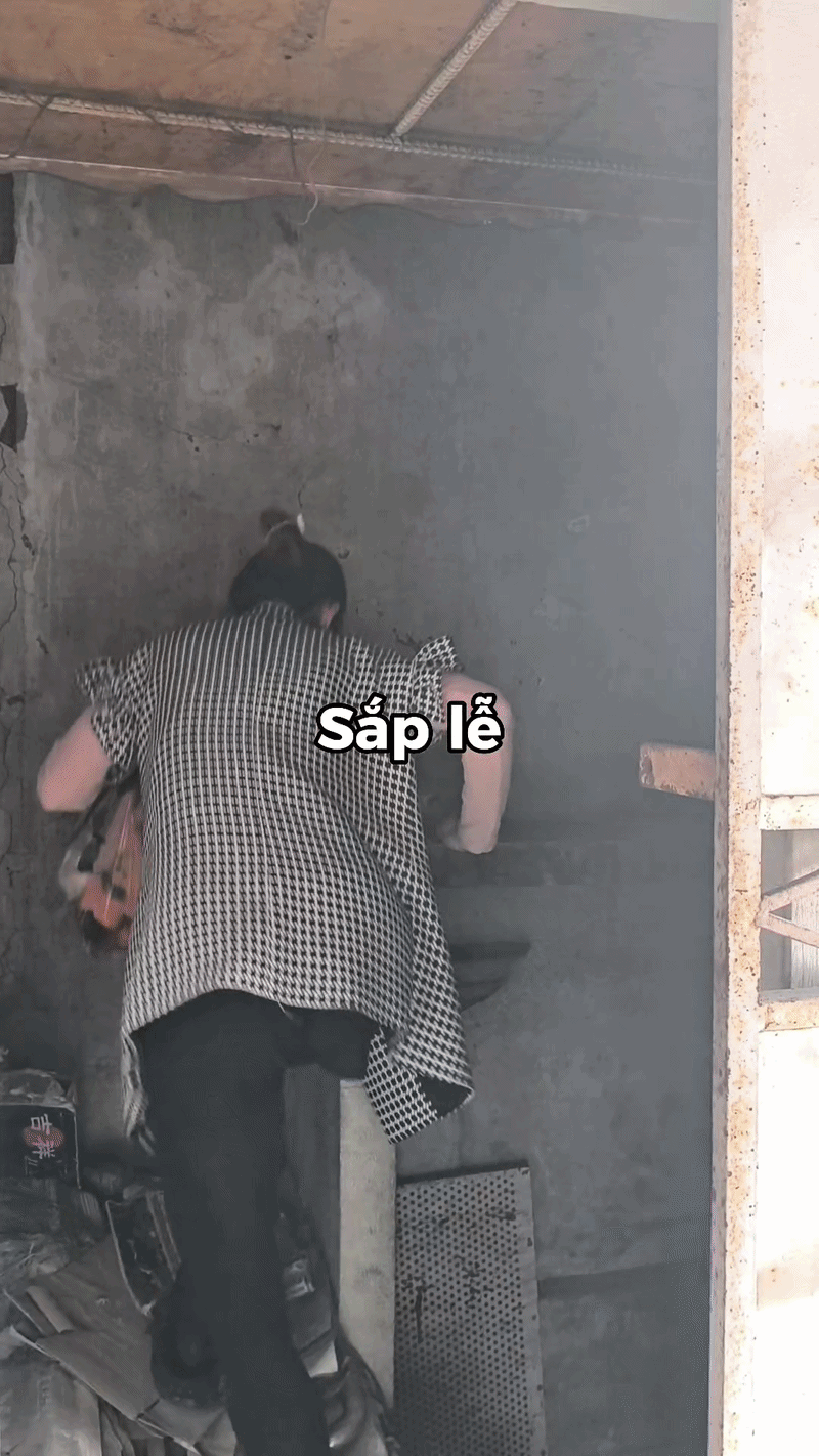 Cảnh n&agrave;ng d&acirc;u thắp hương m&ugrave;ng 1 trong nh&agrave; phố cổ H&agrave; Nội h&uacute;t gần 6 triệu lượt xem- Ảnh 2.