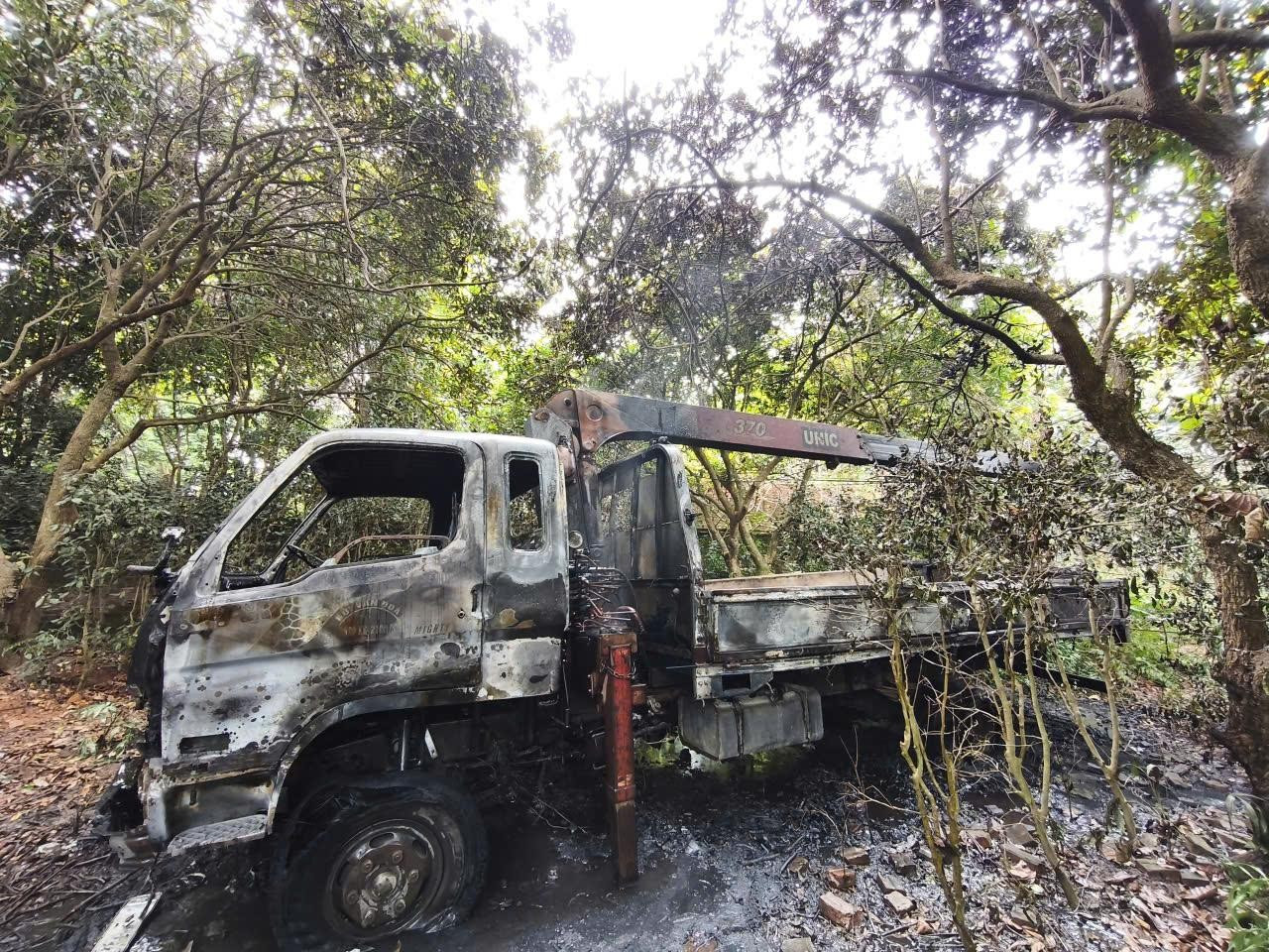 H&agrave; Nội: Xe tải cẩu c&acirc;y vướng d&acirc;y điện, t&agrave;i xế tử vong- Ảnh 1.