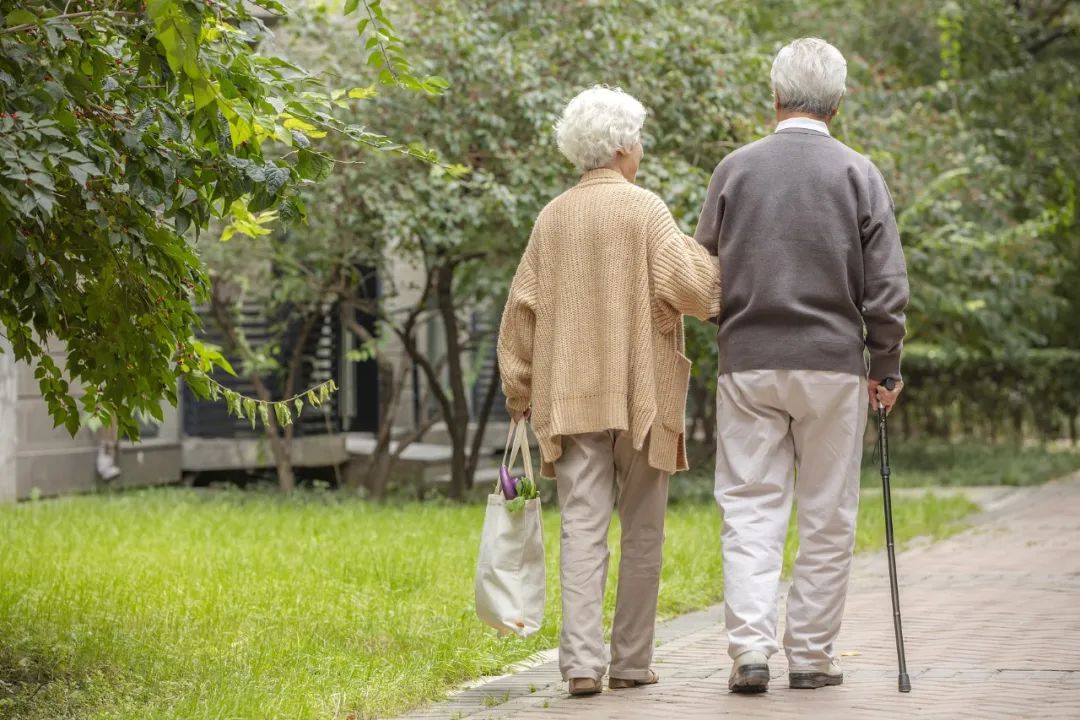 4 cặp vợ chồng rủ nhau sống chung biệt thự để dưỡng già, 3 năm sau đường ai nấy đi: “Nếu ở tiếp gia đình tôi sẽ tan vỡ”- Ảnh 2. 4 cặp vợ chồng rủ nhau sống chung biệt thự để dưỡng già, 3 năm sau đường ai nấy đi: “Nếu ở tiếp gia đình tôi sẽ tan vỡ”- Ảnh 2.