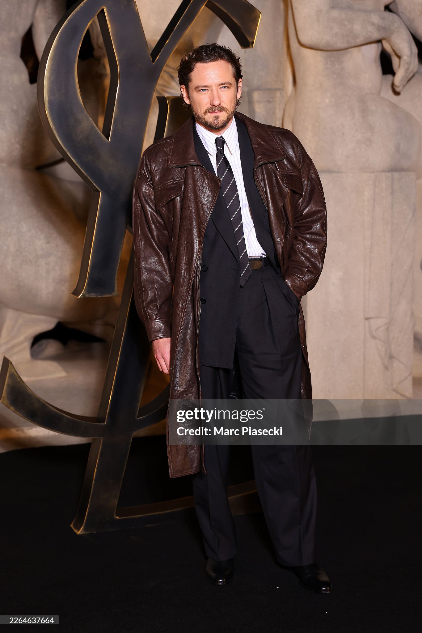 Ros&eacute; k&iacute;n đ&aacute;o nhưng tỏa s&aacute;ng đến show Saint Laurent, Cha Eun Woo đ&atilde; bị thay bằng nam thần "tổng t&agrave;i" cao gần 1m9- Ảnh 15.