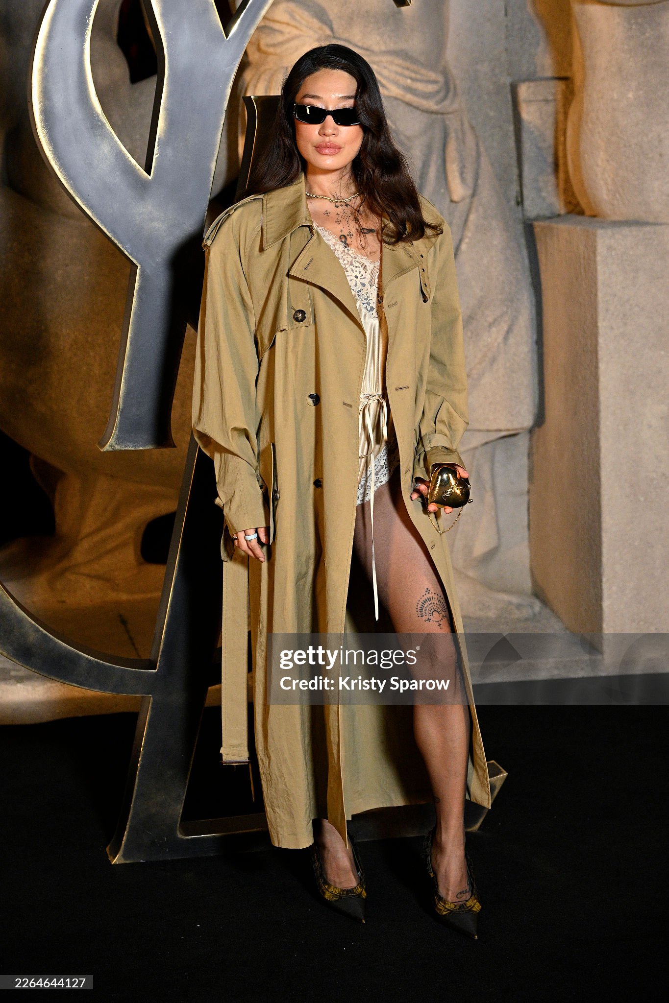 Ros&eacute; k&iacute;n đ&aacute;o nhưng tỏa s&aacute;ng đến show Saint Laurent, Cha Eun Woo đ&atilde; bị thay bằng nam thần "tổng t&agrave;i" cao gần 1m9- Ảnh 10.