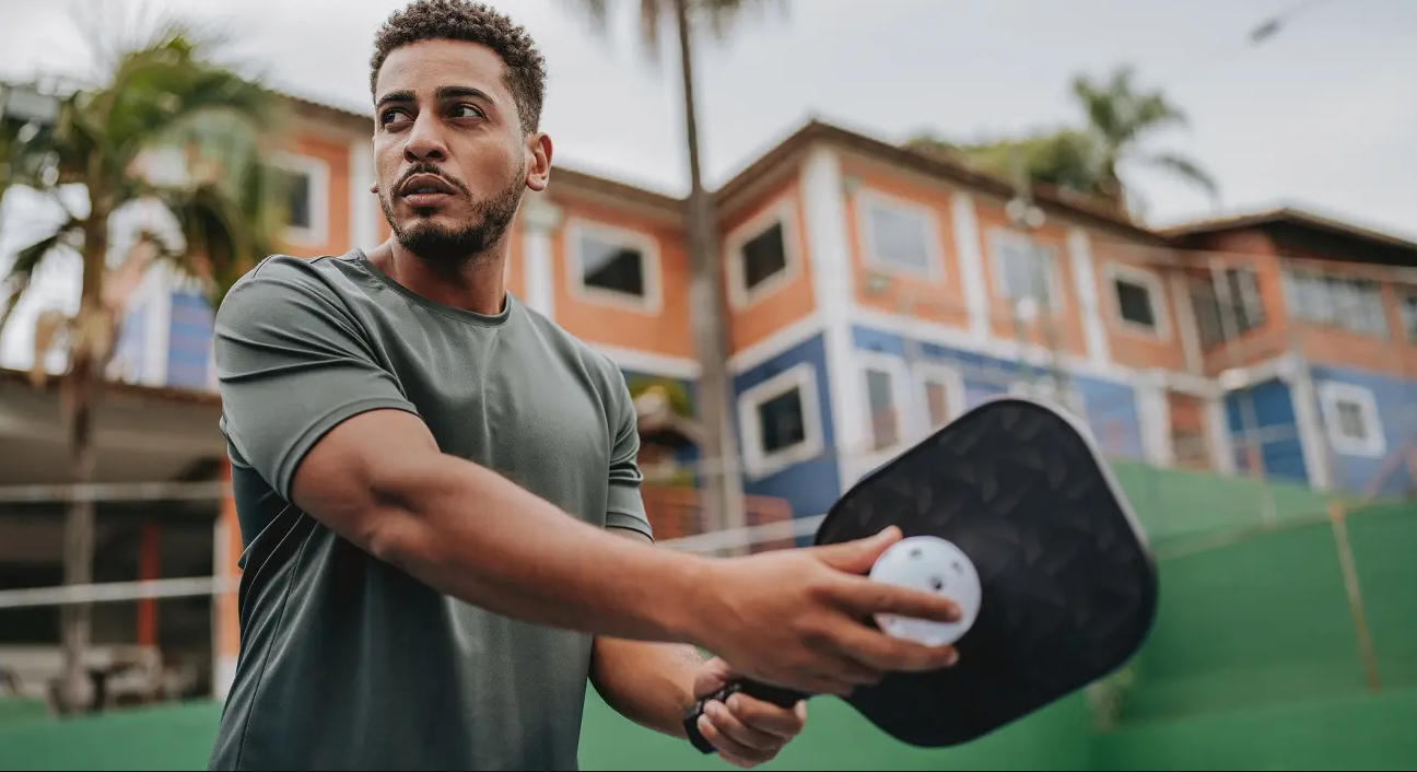 Người dân than trời khi BĐS mất giá vì pickleball: Khách đến mua nhìn thấy sân bóng liền kề lập tức từ chối!- Ảnh 1. Người dân than trời khi BĐS mất giá vì pickleball: Khách đến mua nhìn thấy sân bóng liền kề lập tức từ chối!- Ảnh 1.