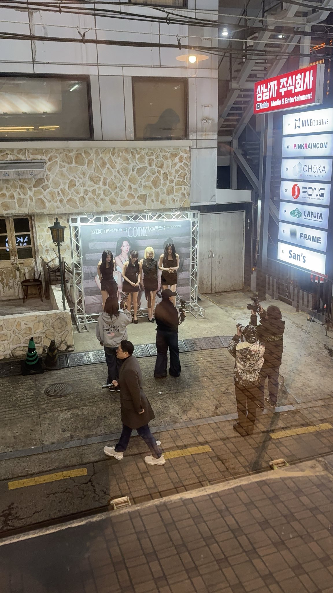 Cảnh buồn của đối thủ BLACKPINK một thời: Họp b&aacute;o ra nhạc l&aacute;c đ&aacute;c v&agrave;i người, album b&aacute;n kh&ocirc;ng nổi 500 bản- Ảnh 4.