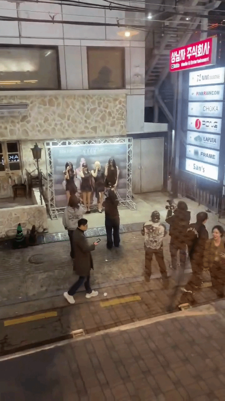 Cảnh buồn của đối thủ BLACKPINK một thời: Họp b&aacute;o ra nhạc l&aacute;c đ&aacute;c v&agrave;i người, album b&aacute;n kh&ocirc;ng nổi 500 bản- Ảnh 2.