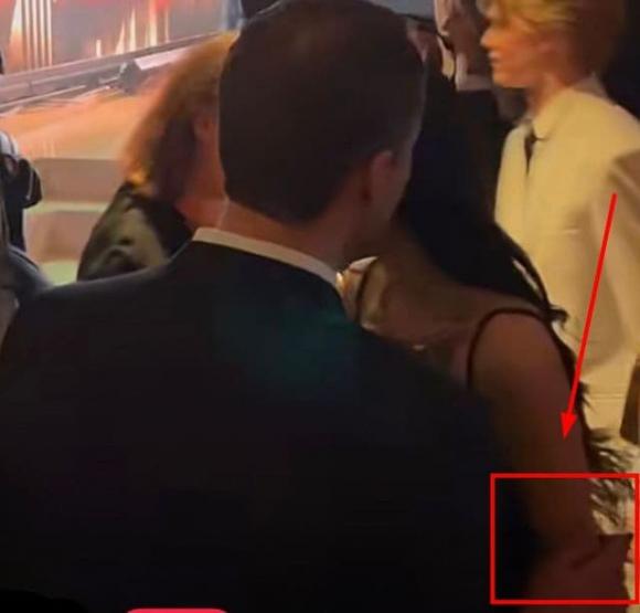 Angelababy hẹn h&ograve; &ldquo;hồng h&agrave;i nhi&rdquo;, quyết hơn thua với Huỳnh Hiểu Minh ư?- Ảnh 4.