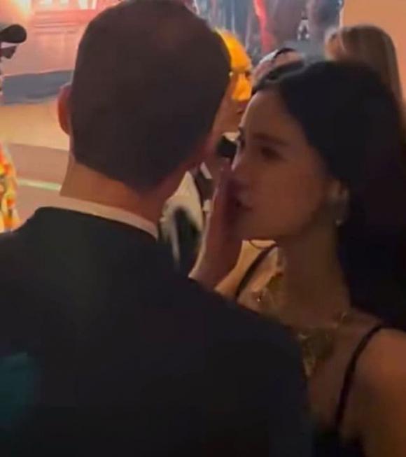 Angelababy hẹn h&ograve; &ldquo;hồng h&agrave;i nhi&rdquo;, quyết hơn thua với Huỳnh Hiểu Minh ư?- Ảnh 5.