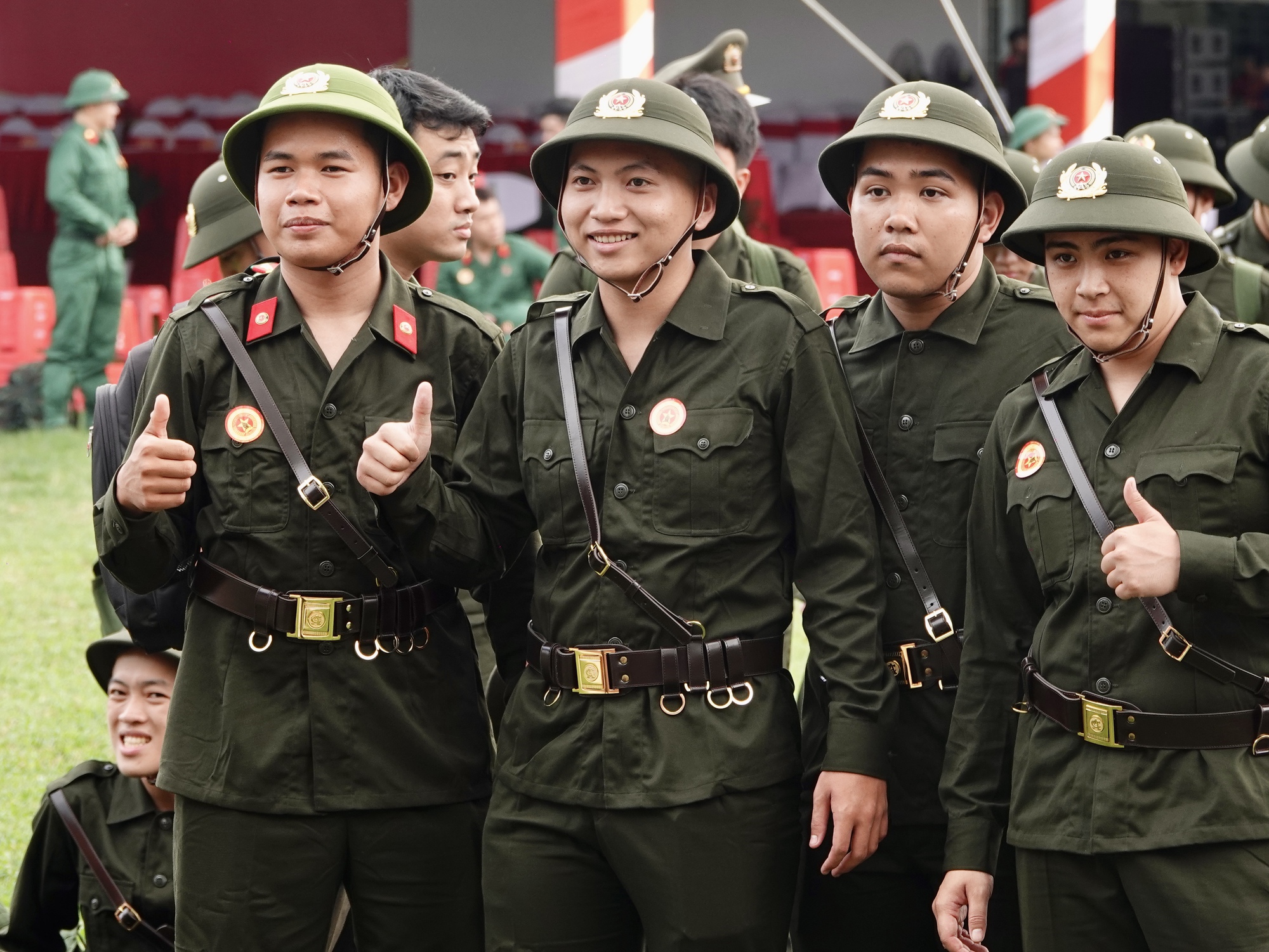 Những khoảnh khắc x&uacute;c động trong ng&agrave;y hội t&ograve;ng qu&acirc;n: L&aacute; thư tay của mẹ v&agrave; những c&aacute;i &ocirc;m siết chặt tiếp th&ecirc;m sức mạnh cho h&agrave;ng ngh&igrave;n t&acirc;n binh- Ảnh 33.