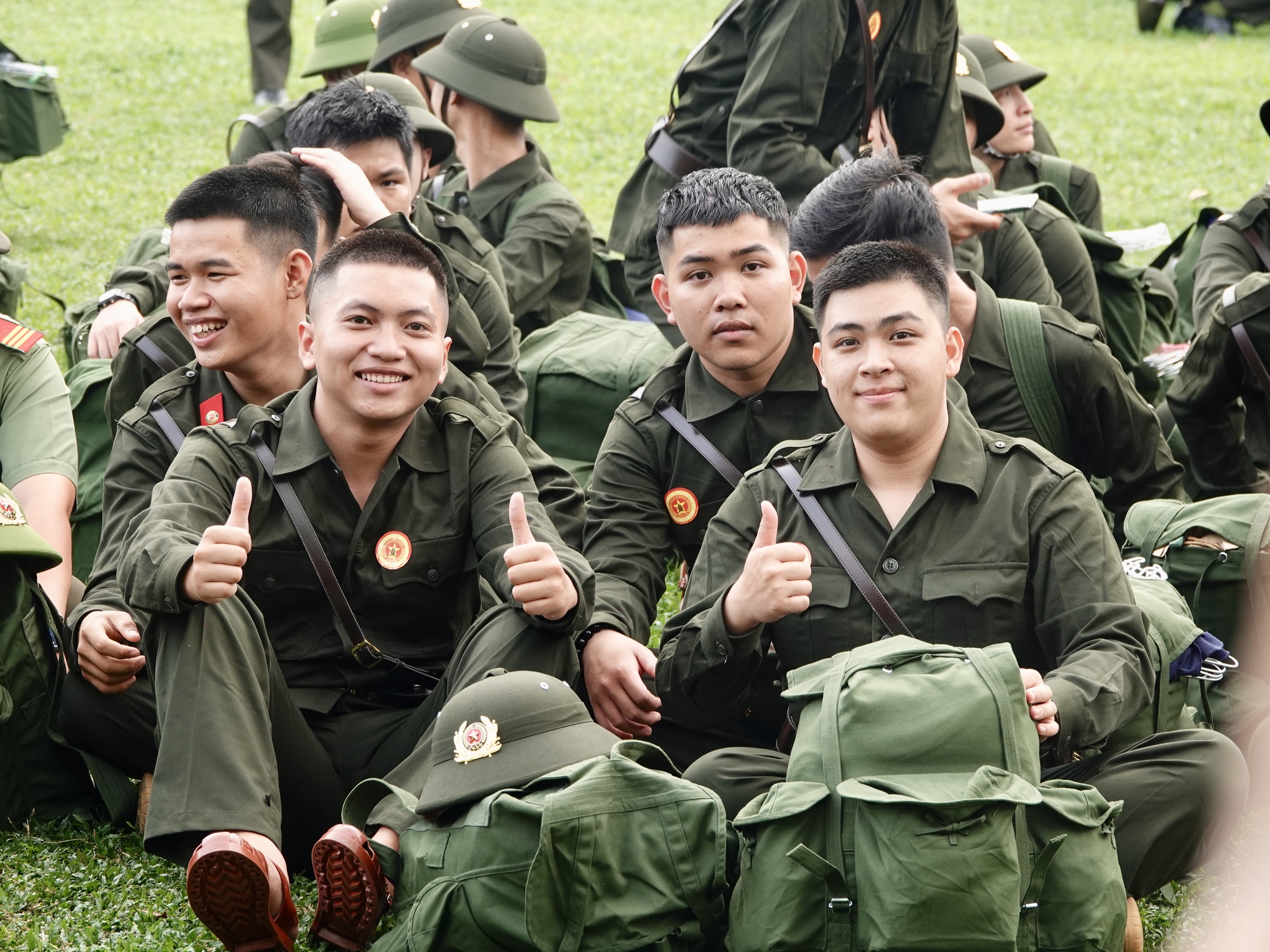 Những khoảnh khắc x&uacute;c động trong ng&agrave;y hội t&ograve;ng qu&acirc;n: L&aacute; thư tay của mẹ v&agrave; những c&aacute;i &ocirc;m siết chặt tiếp th&ecirc;m sức mạnh cho h&agrave;ng ngh&igrave;n t&acirc;n binh- Ảnh 34.