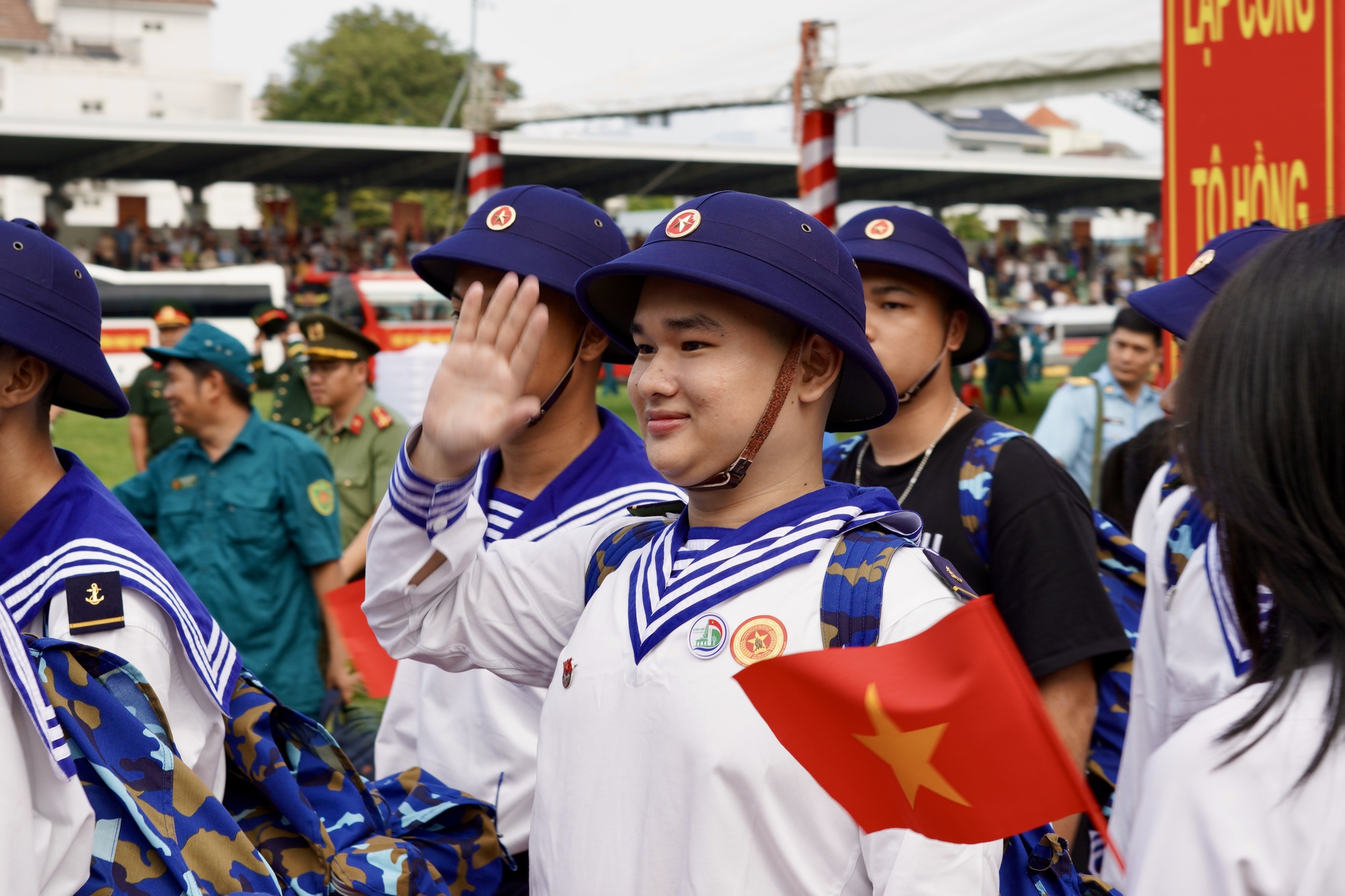 Những khoảnh khắc x&uacute;c động trong ng&agrave;y hội t&ograve;ng qu&acirc;n: L&aacute; thư tay của mẹ v&agrave; những c&aacute;i &ocirc;m siết chặt tiếp th&ecirc;m sức mạnh cho h&agrave;ng ngh&igrave;n t&acirc;n binh- Ảnh 27.