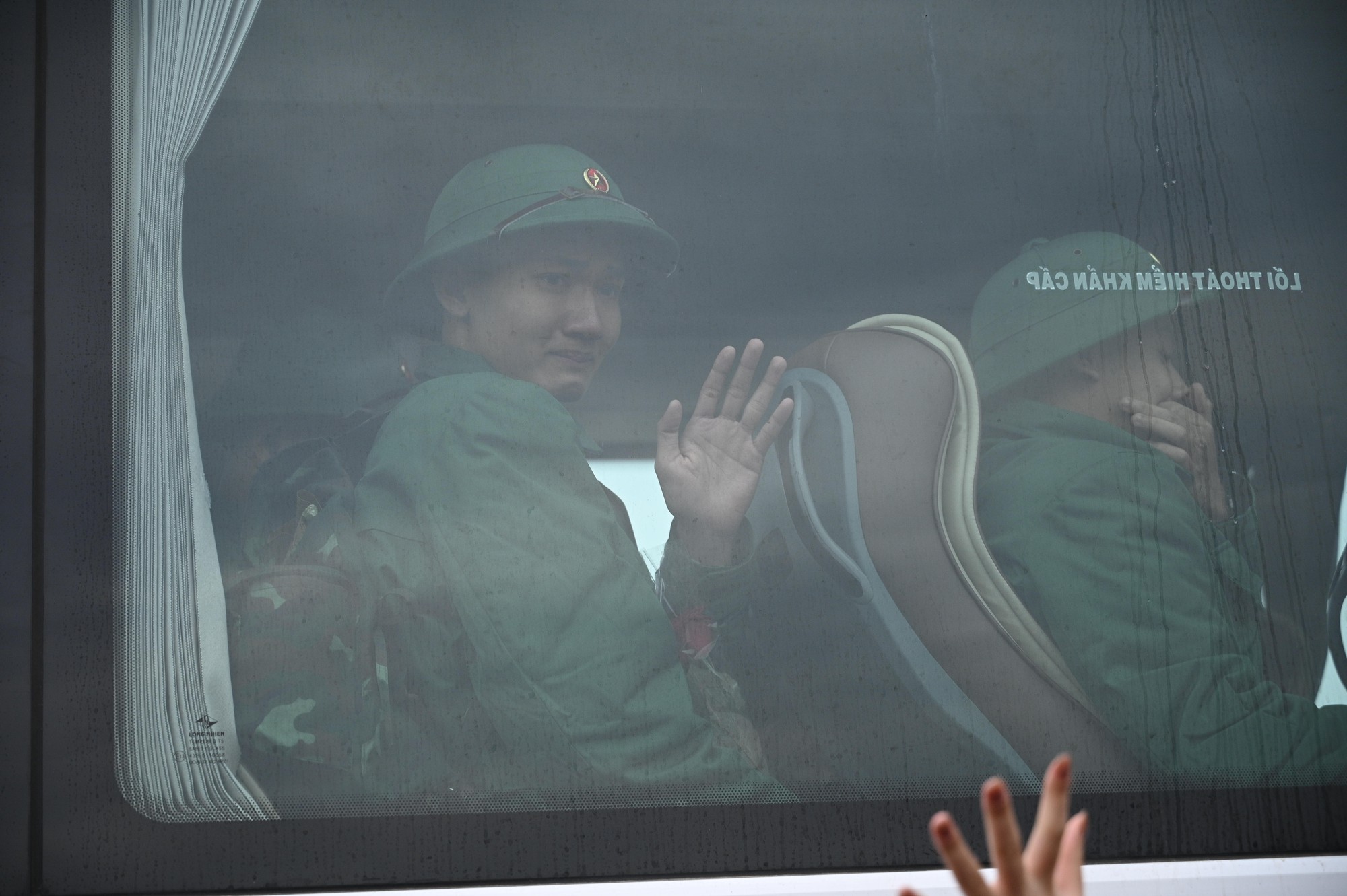 Những khoảnh khắc x&uacute;c động trong ng&agrave;y hội t&ograve;ng qu&acirc;n: L&aacute; thư tay của mẹ v&agrave; những c&aacute;i &ocirc;m siết chặt tiếp th&ecirc;m sức mạnh cho h&agrave;ng ngh&igrave;n t&acirc;n binh- Ảnh 12.