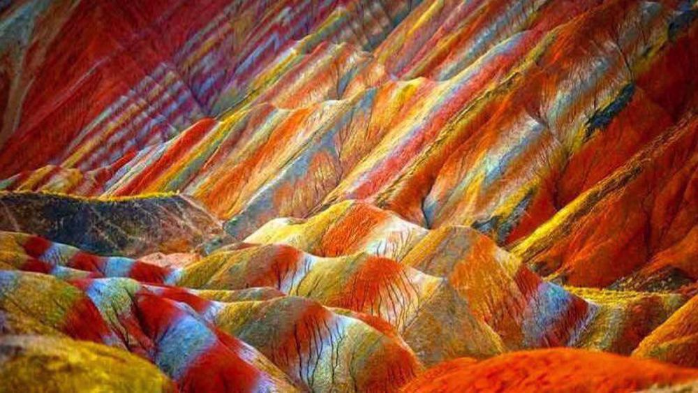 Iran sở hữu "kho b&aacute;u thi&ecirc;n ni&ecirc;n kỷ" tr&ecirc;n đảo Hormuz- Ảnh 1.