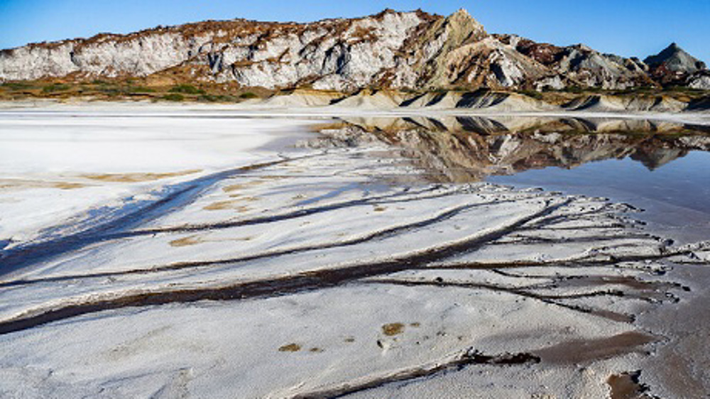 Iran sở hữu "kho b&aacute;u thi&ecirc;n ni&ecirc;n kỷ" tr&ecirc;n đảo Hormuz- Ảnh 2.