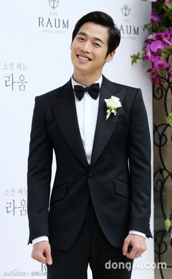 Nam thần cao 1m84 biến mất b&iacute; ẩn, th&igrave; ra đ&atilde; cưới được thi&ecirc;n kim tập đo&agrave;n lớn v&agrave; c&oacute; con lớn tướng- Ảnh 4.