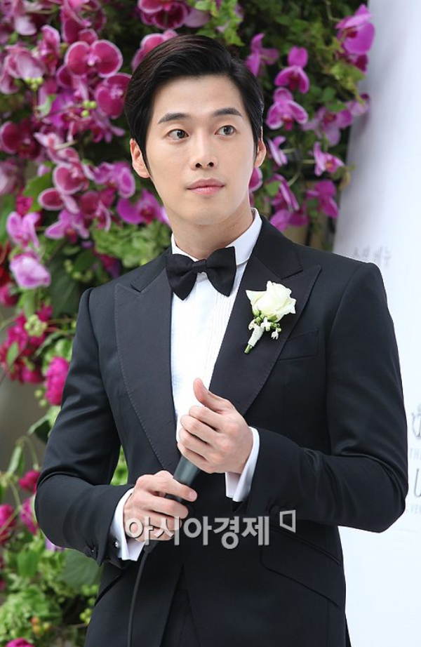 Nam thần cao 1m84 biến mất b&iacute; ẩn, th&igrave; ra đ&atilde; cưới được thi&ecirc;n kim tập đo&agrave;n lớn v&agrave; c&oacute; con lớn tướng- Ảnh 5.