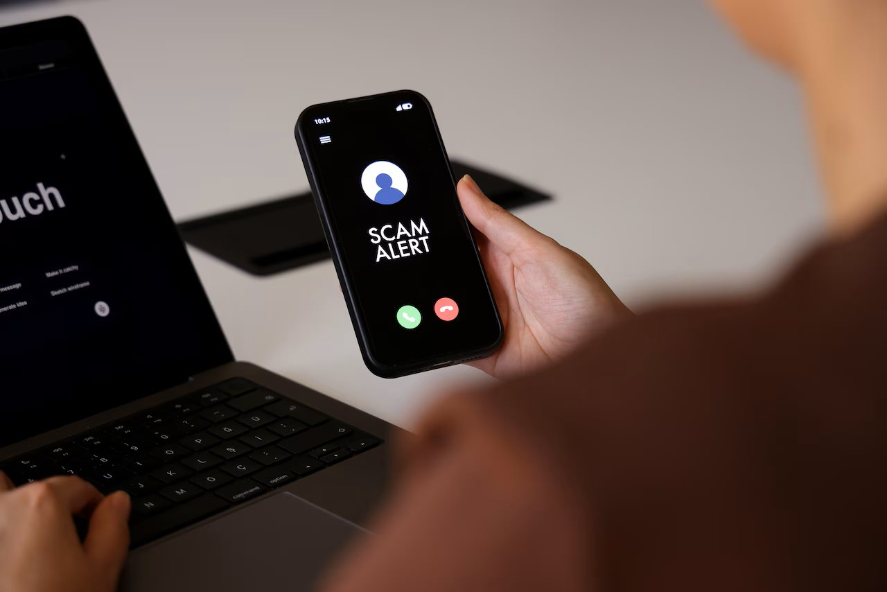 Nhận được cuộc gọi m&agrave; đầu b&ecirc;n kia kh&ocirc;ng n&oacute;i g&igrave;, đừng c&oacute; c&uacute;p m&aacute;y: Bằng mọi gi&aacute; phải &ldquo;tuyệt đối im lặng"- Ảnh 3.