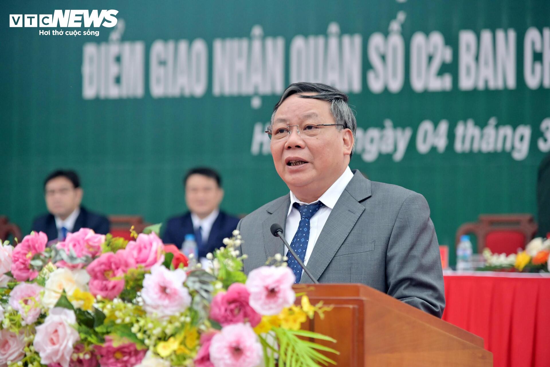 T&acirc;n binh bịn rịn chia tay bạn g&aacute;i, hẹn tổ chức đ&aacute;m cưới sau 2 năm qu&acirc;n ngũ- Ảnh 21.