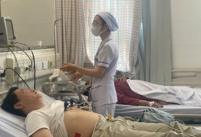 Nhiều người nhập viện nghi ngộ độc b&aacute;nh m&igrave;: Bộ Y tế y&ecirc;u cầu điều tra, xử l&yacute;- Ảnh 1.