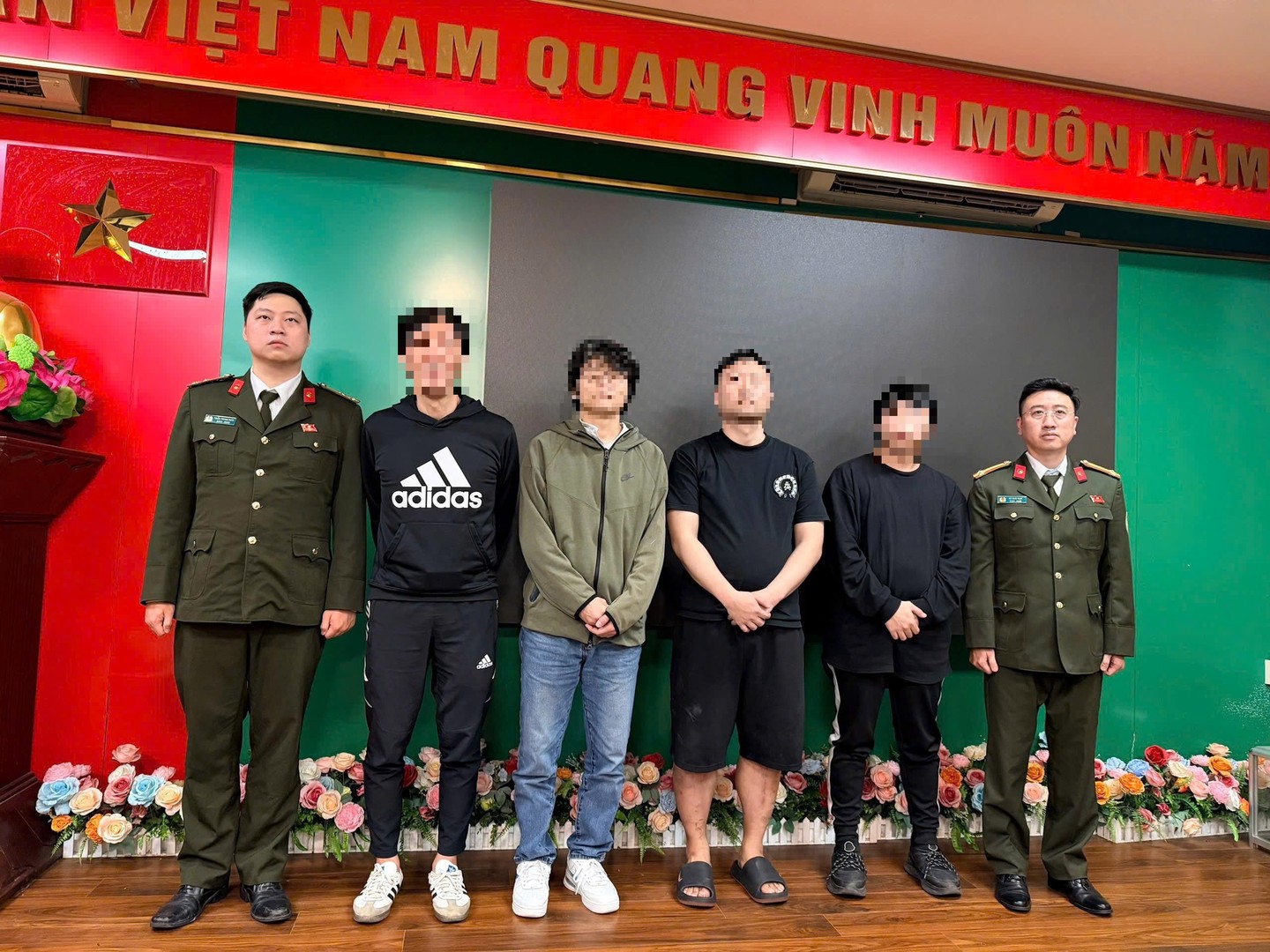 Phát hiện ổ nhóm giả danh Cảnh sát Nhật Bản hoạt động lừa đảo tại Hà Nội: Hơn 11 tỷ đồng đã bị chiếm đoạt- Ảnh 1. Phát hiện ổ nhóm giả danh Cảnh sát Nhật Bản hoạt động lừa đảo tại Hà Nội: Hơn 11 tỷ đồng đã bị chiếm đoạt- Ảnh 1.