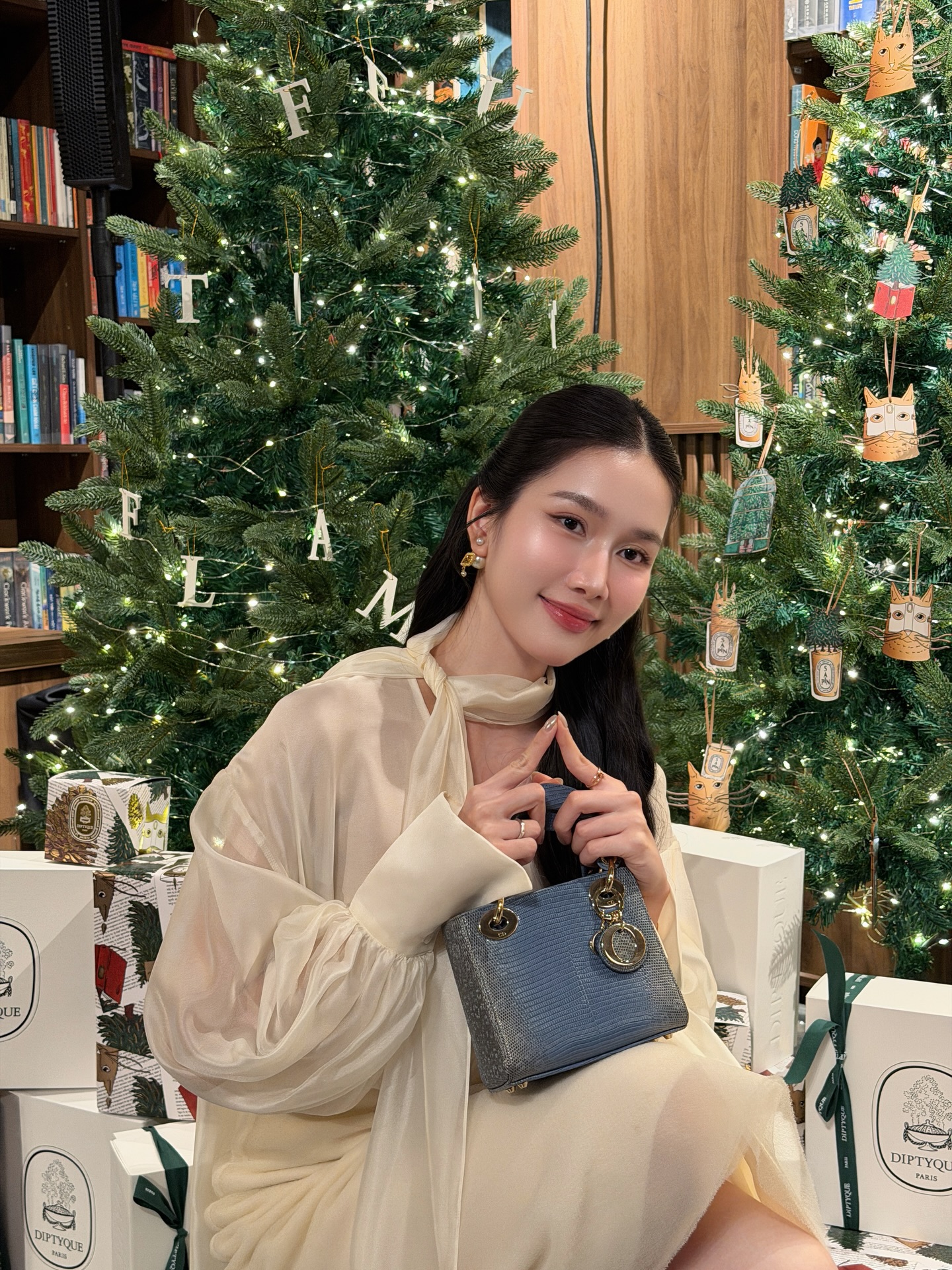 Giảng vi&ecirc;n Vbiz bỏ h&igrave;nh tượng "g&aacute;i ngoan", theo Lisa khoe nội y giữa trời tuyết- Ảnh 11.