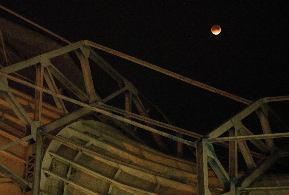 Nguyệt thực 3-3: Ch&ugrave;m ảnh trăng m&aacute;u rực đỏ từ khắp thế giới- Ảnh 6.