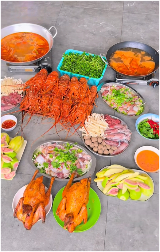 Nấu t&ocirc;m h&ugrave;m, vịt quay đ&atilde;i thợ x&acirc;y trong 3 th&aacute;ng, mới dọn v&agrave;o ở đ&atilde; nứt trần, mưa dột xối xả: TikToker miền T&acirc;y "kh&oacute;c r&ograve;ng"!- Ảnh 10.