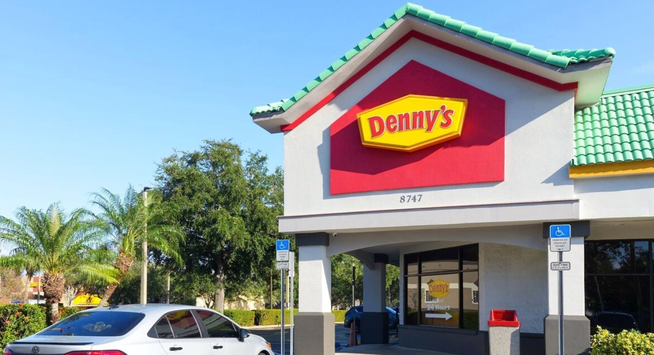 Chuỗi nh&agrave; h&agrave;ng ăn s&aacute;ng nổi tiếng đ&oacute;ng 150 cơ sở, b&aacute;n m&igrave;nh với gi&aacute; 620 triệu USD v&igrave; qu&aacute; kh&oacute; khăn- Ảnh 2.