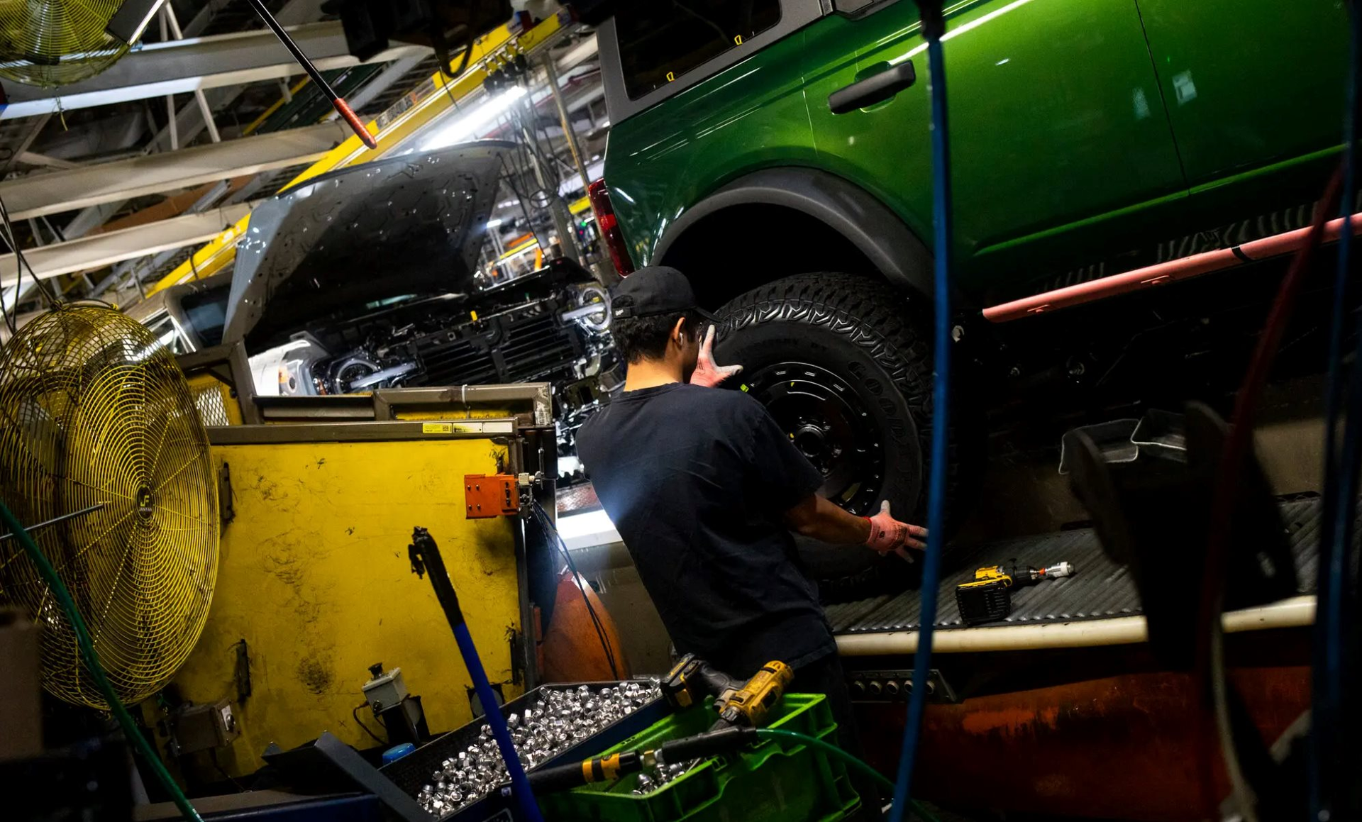 Loạt '&ocirc;ng lớn' sản xuất &ocirc; t&ocirc; sắp lỗi thời v&igrave; chỉ c&oacute; thể l&agrave;m xe xăng, 3 triệu lao động đứng trước nguy cơ thất nghiệp- Ảnh 2.