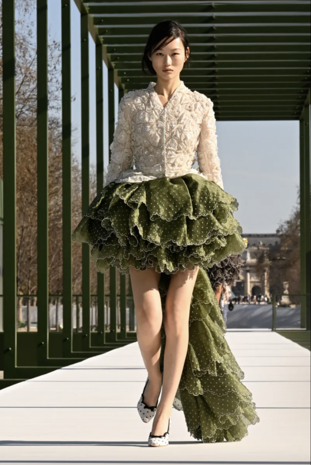 Chuyện Lọ Lem rơi gi&agrave;y ở ch&iacute;nh show Dior: D&acirc;n mạng thế giới đ&ograve;i mua gấp, viral ngay v&agrave; lu&ocirc;n!- Ảnh 6.