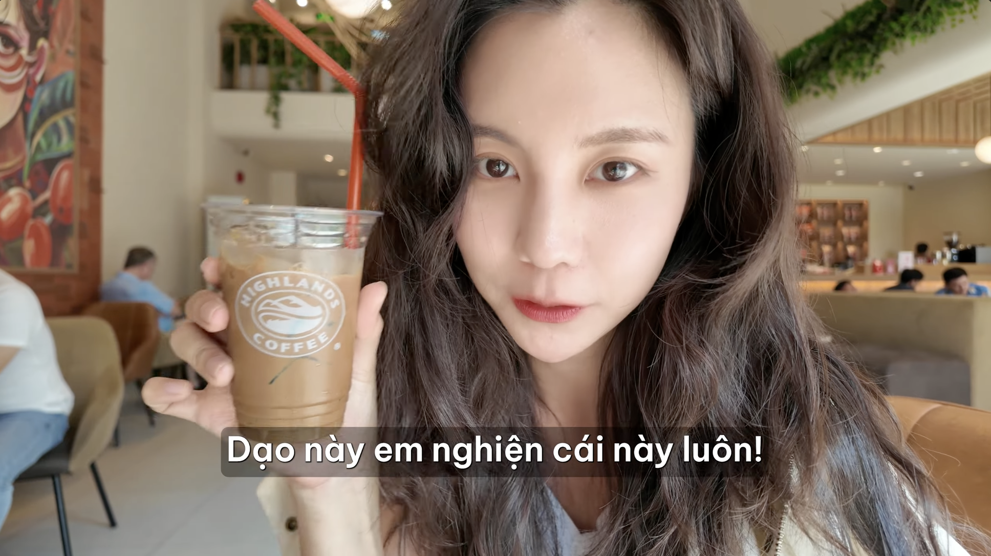 Kh&aacute;ch H&agrave;n sang Việt Nam nhịn tiền xe, cuốc bộ chỉ để mua được thứ nước g&acirc;y nghiện n&agrave;y- Ảnh 2.