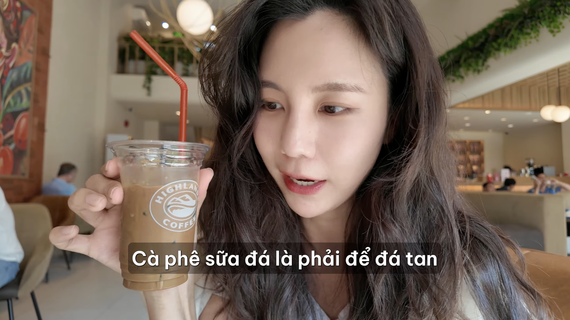 Kh&aacute;ch H&agrave;n sang Việt Nam nhịn tiền xe, cuốc bộ chỉ để mua được thứ nước g&acirc;y nghiện n&agrave;y- Ảnh 3.