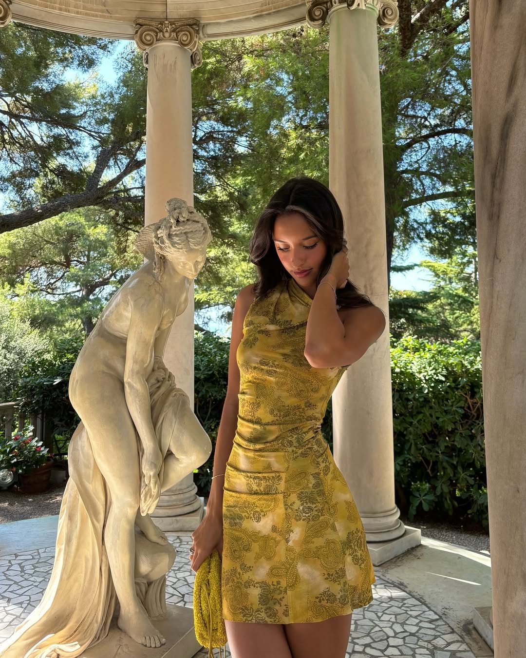 C&ocirc; d&acirc;u hot nhất to&agrave;n cầu ngồi si&ecirc;u xe 300 tỷ về dinh: Mặt thi&ecirc;n thần body &aacute;c quỷ, mặc đẹp đến nỗi mỗi khung h&igrave;nh đều h&oacute;a b&igrave;a magazine- Ảnh 20.