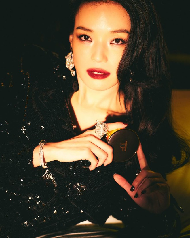 Ngoại lệ của 1,4 tỷ d&acirc;n Trung: Nữ thần đẹp "bất khả chiến bại", ngũ quan đ&uacute;c từ v&agrave;ng, U50 m&agrave; visual vẫn s&aacute;ng ch&oacute;i như kim cương- Ảnh 4.