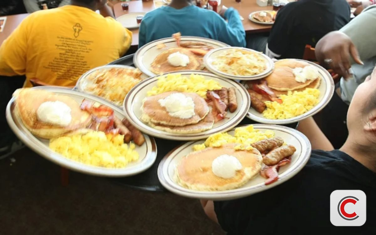 Chuỗi nh&agrave; h&agrave;ng ăn s&aacute;ng nổi tiếng đ&oacute;ng 150 cơ sở, b&aacute;n m&igrave;nh với gi&aacute; 620 triệu USD v&igrave; qu&aacute; kh&oacute; khăn- Ảnh 1.