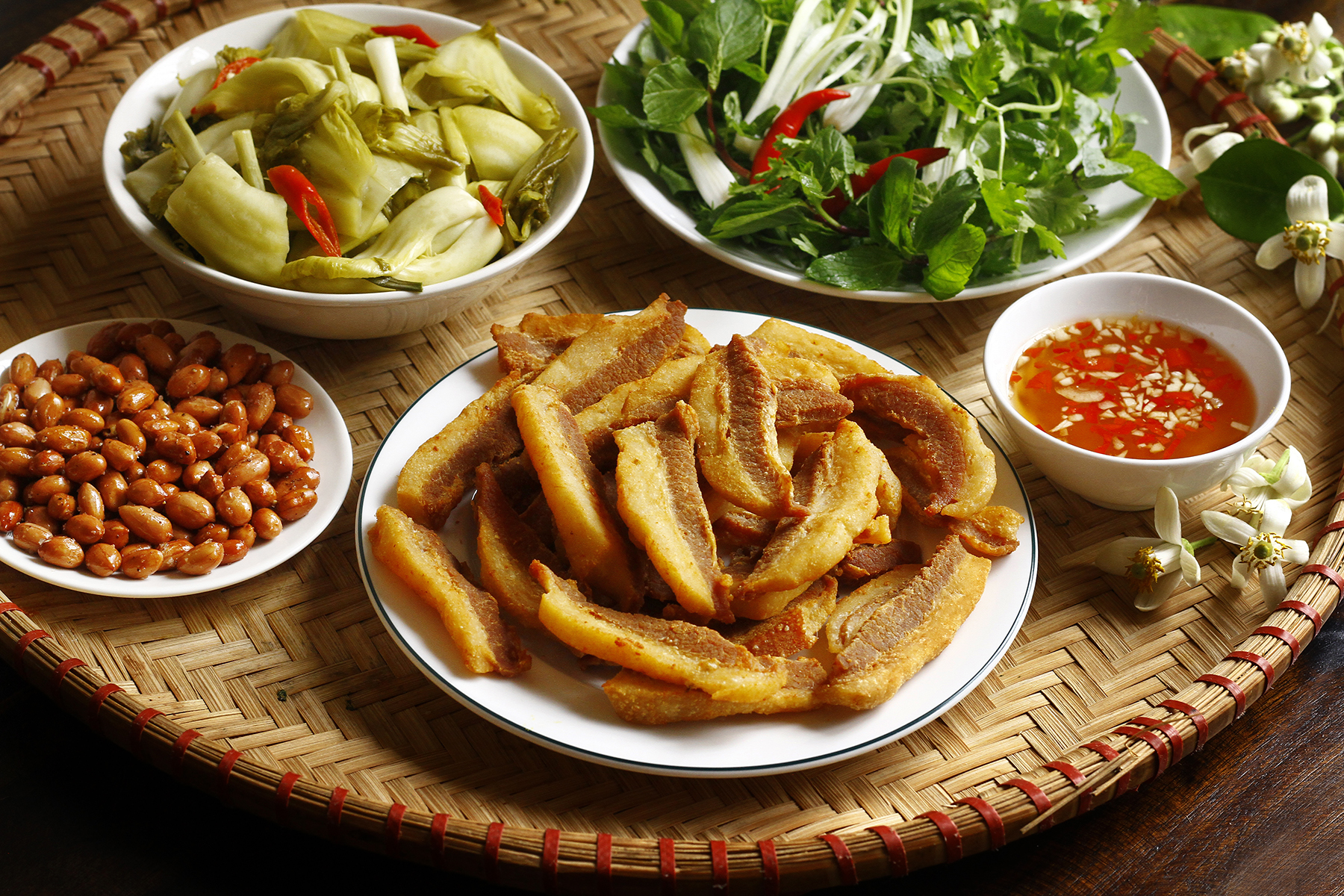 Nghe lạ nhưng thật: Người lớn tuổi ăn ch&uacute;t thịt mỡ c&oacute; khi lợi hơn ăn qu&aacute; nhiều 4 m&oacute;n n&agrave;y- Ảnh 6.