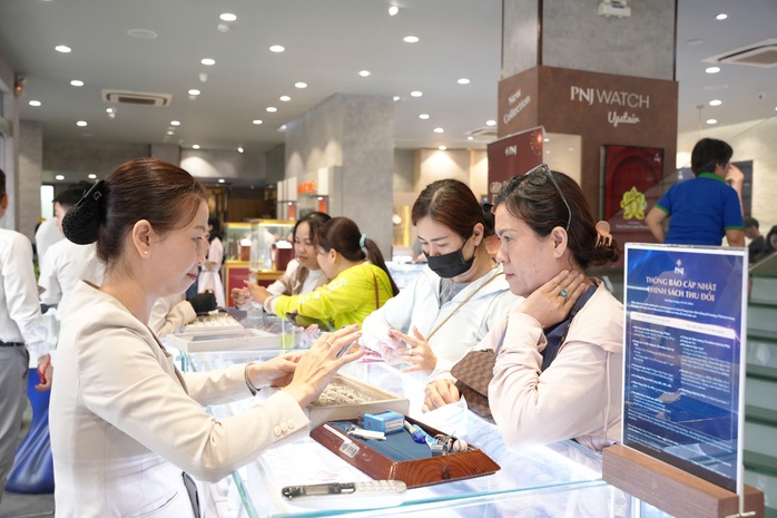 Sáng 4-3, giá vàng miếng SJC, vàng nhẫn rớt 5 triệu đồng/lượng- Ảnh 1. Sáng 4-3, giá vàng miếng SJC, vàng nhẫn rớt 5 triệu đồng/lượng- Ảnh 1.